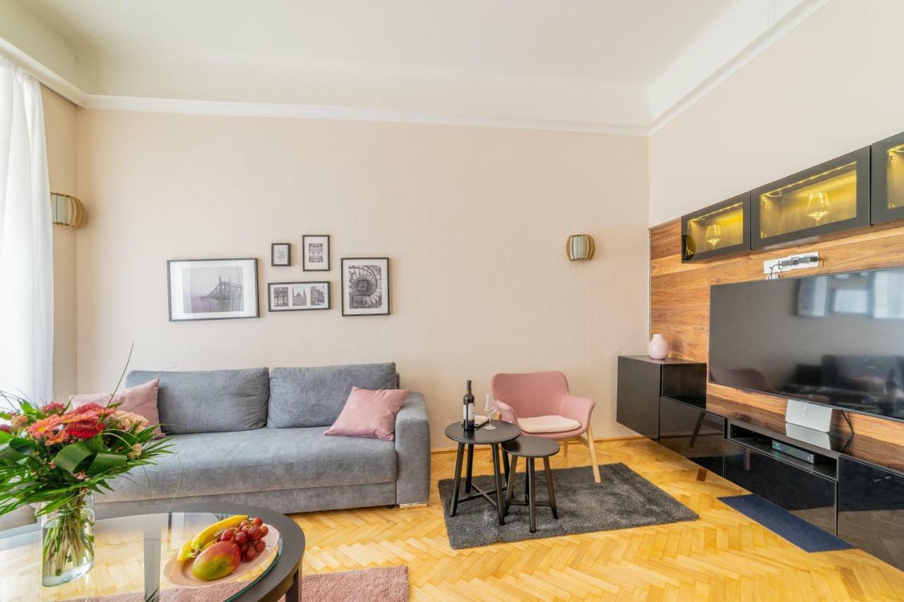 Rumbach Apartment *